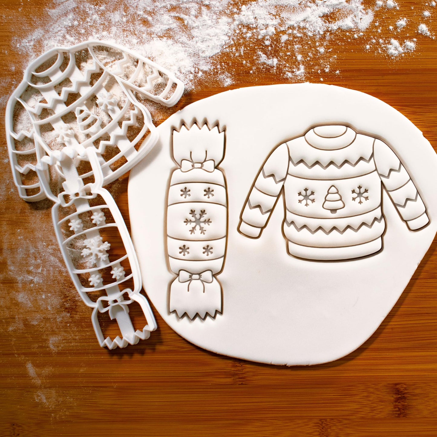 Set of 2 Christmas Cracker and Jumper Cookie Cutters, 2 pieces - Bakerlogy