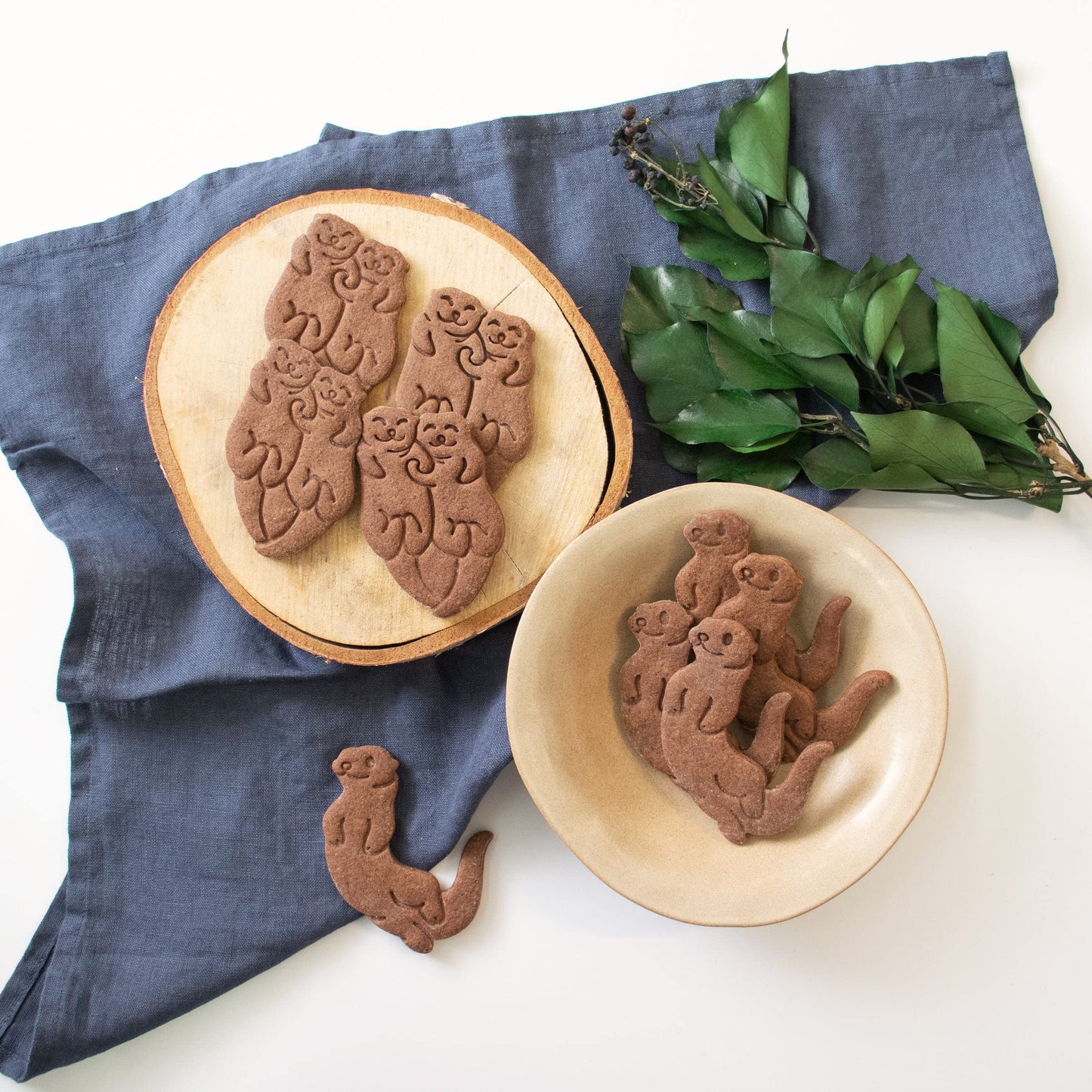 Set of 2 Otter cookie cutters (Design: Swimming Sea Otter and Otter Holding Hands), 2 pieces - Bakerlogy